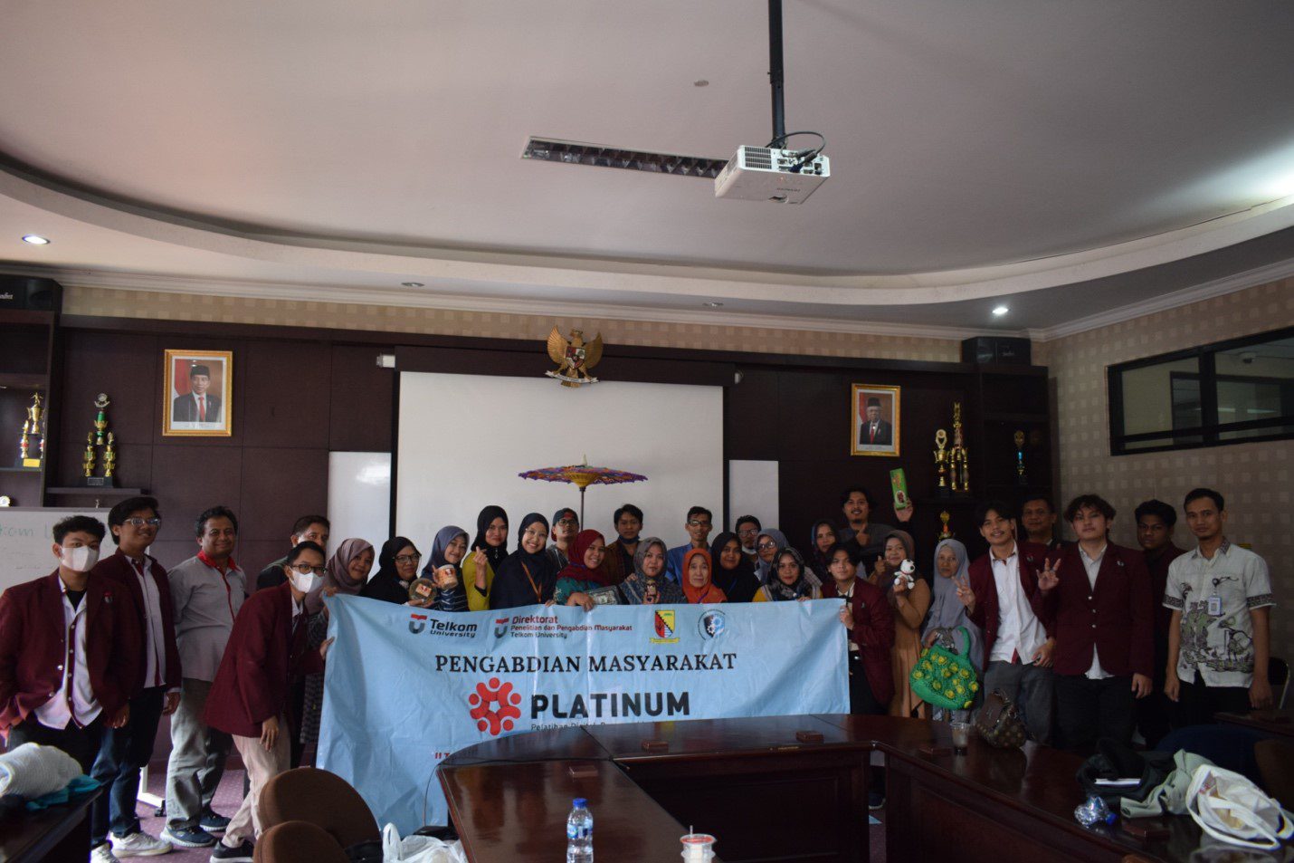 Pengabdian Masyarakat PLATINUM Kelas Teknik Pemasaran Digital